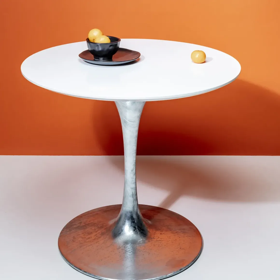 Bord Invitation - Runt Matbord Vit/Zink, Ø90cm - KARE Design