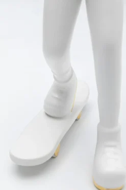 Dekorfigur Skating Astronaut - Vit, 33cm - KARE Design