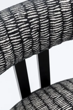 Karmstol Slitz - Stol med Armstöd i Salt & Pepper - KARE Design