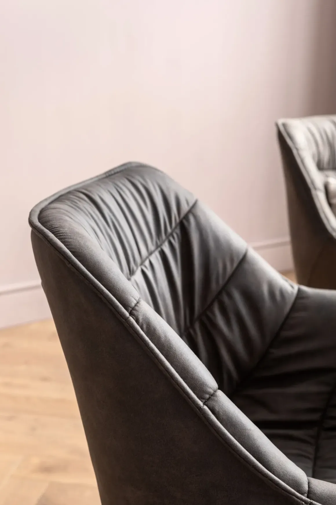Karmstol Thelma - Stol med Armstöd - Grå/ Svart - KARE Design