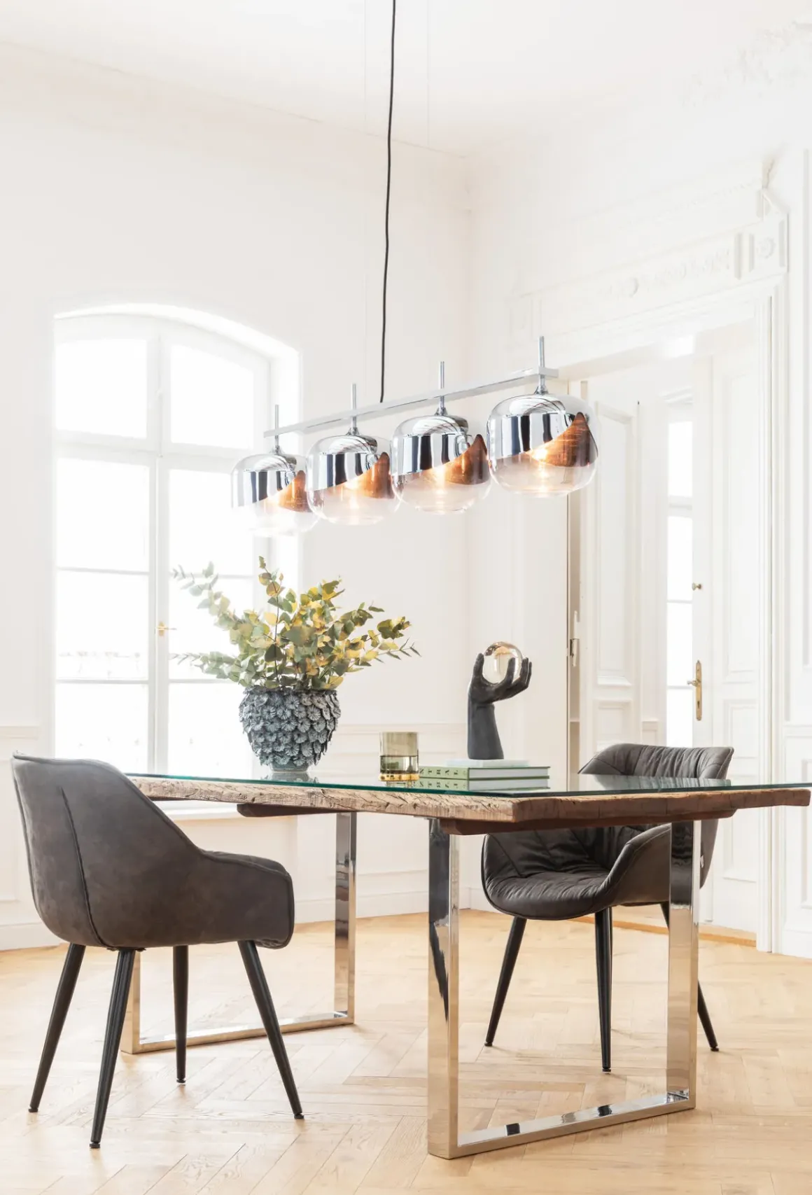 Karmstol Thelma - Stol med Armstöd - Grå/ Svart - KARE Design