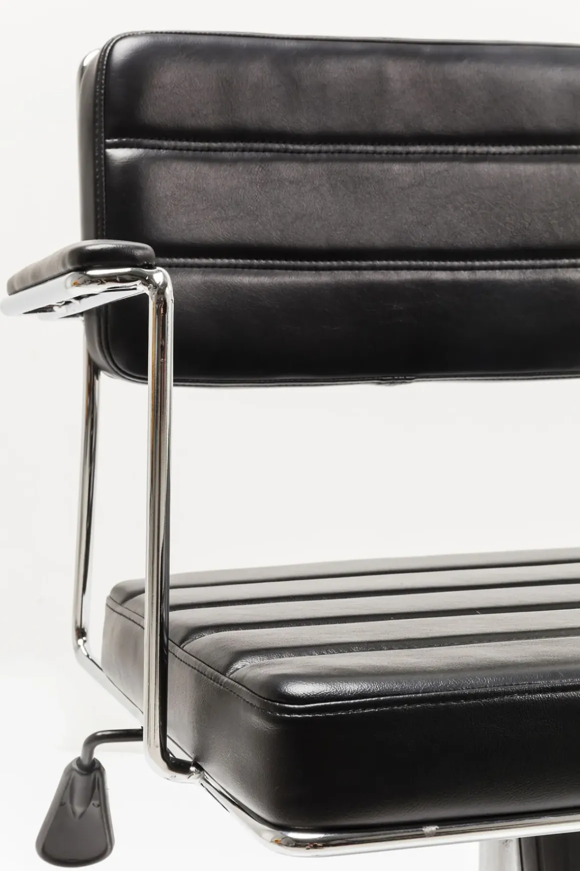 Kontorsstol Dottore - På Hjul Svart Konstläder/Krom - KARE Design