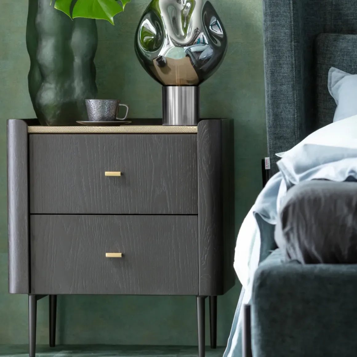 Milano Sängbord - Liten Byrå 2 Lådor - KARE Design