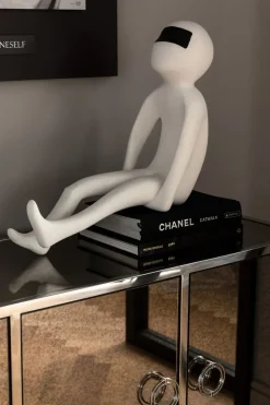 Skulptur Espera - Sittande Figur - KARE Design