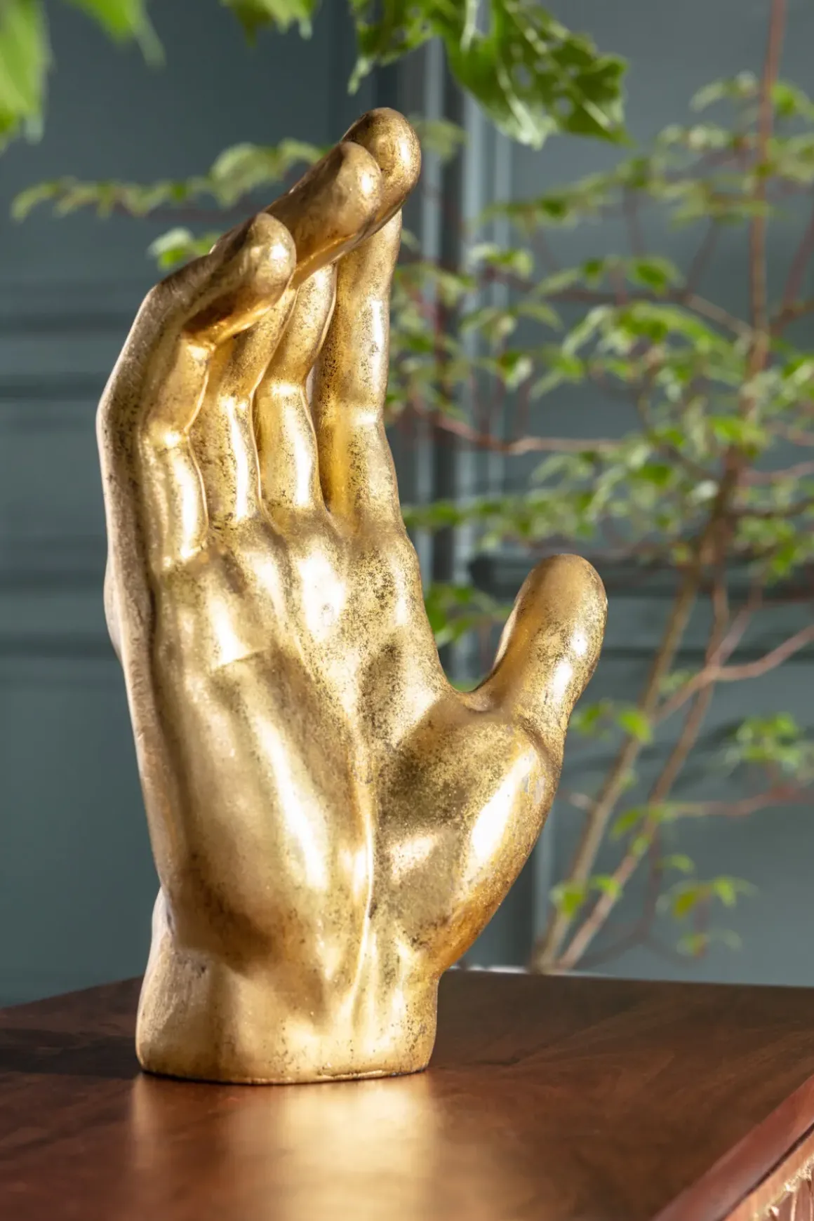 Skulptur Mano - Hand i Guldfinish - KARE Design