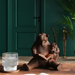 Skulptur Reading Bears - Dekor Björn Sagostund - KARE Design