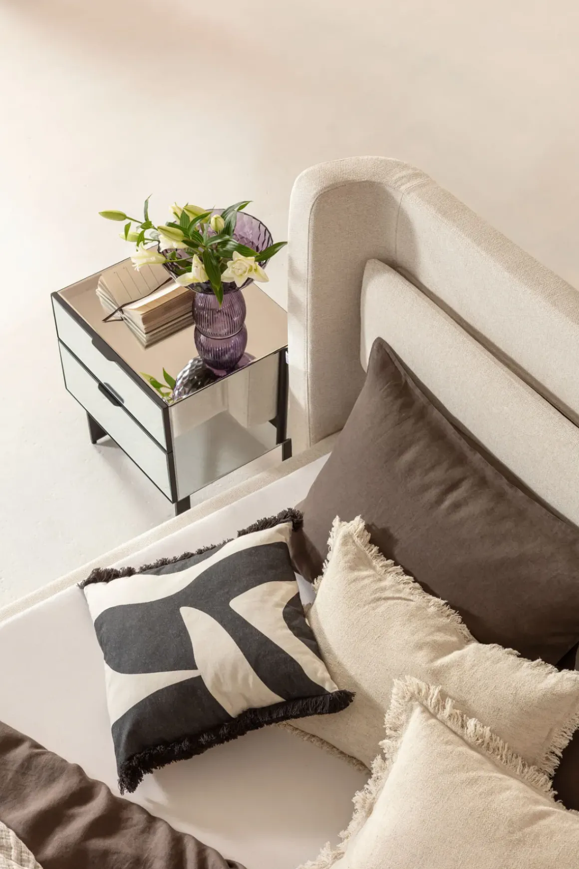 Säng Tivoli 180x200cm - Ljus beige - KARE Design