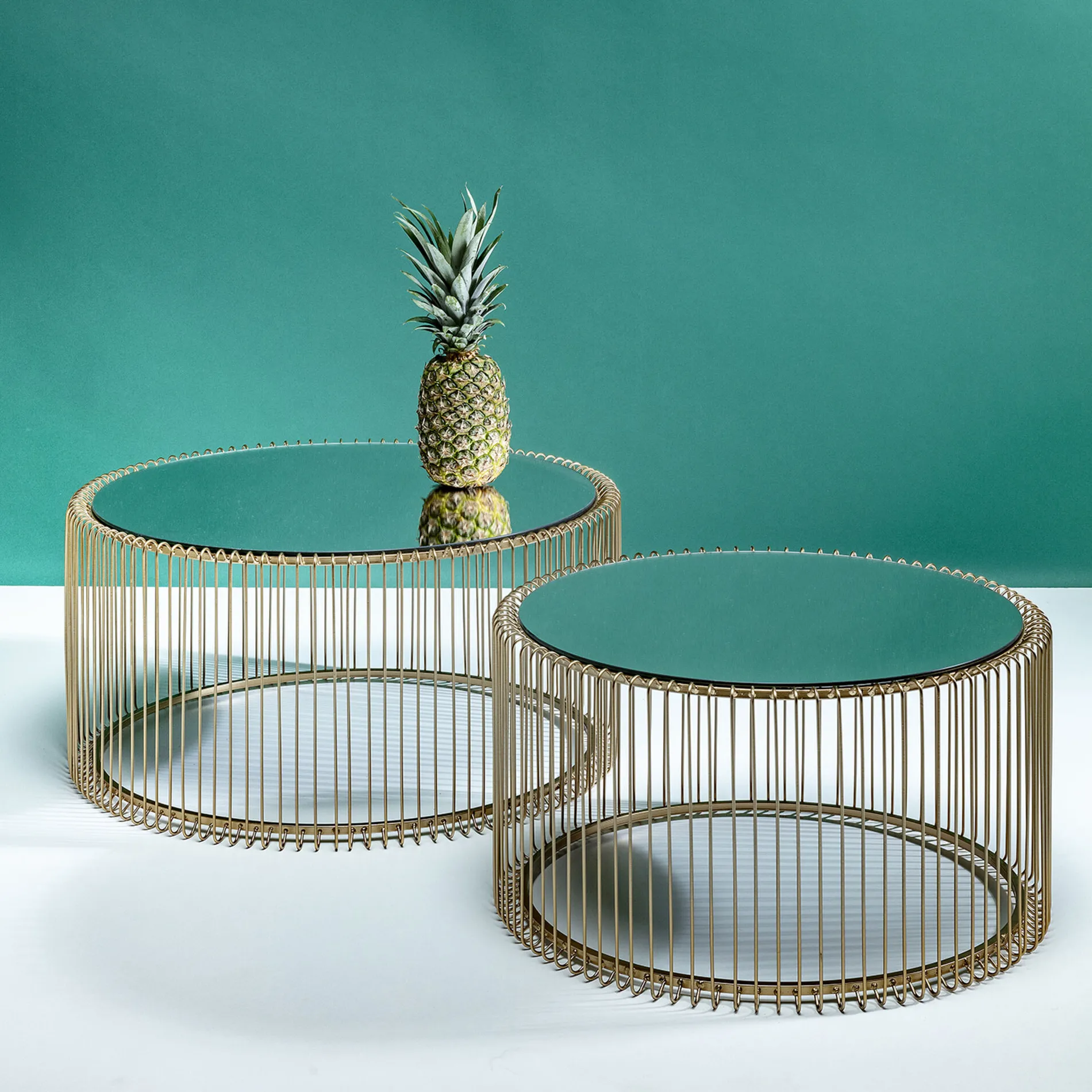 Soffbord Wire Rund - Set med 2 Bord Mässing/Spegelglas, Ø69/60cm - KARE Design