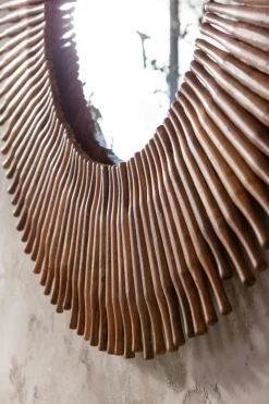 Spegel Sunlight - Rund Spegel av Träpipor, Ø120 - KARE Design