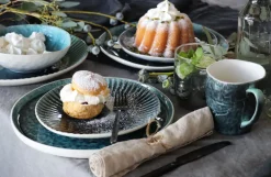 Tallrik Mustique - Glaserat Stengods Aqua Blå, Ø27cm - KARE Design