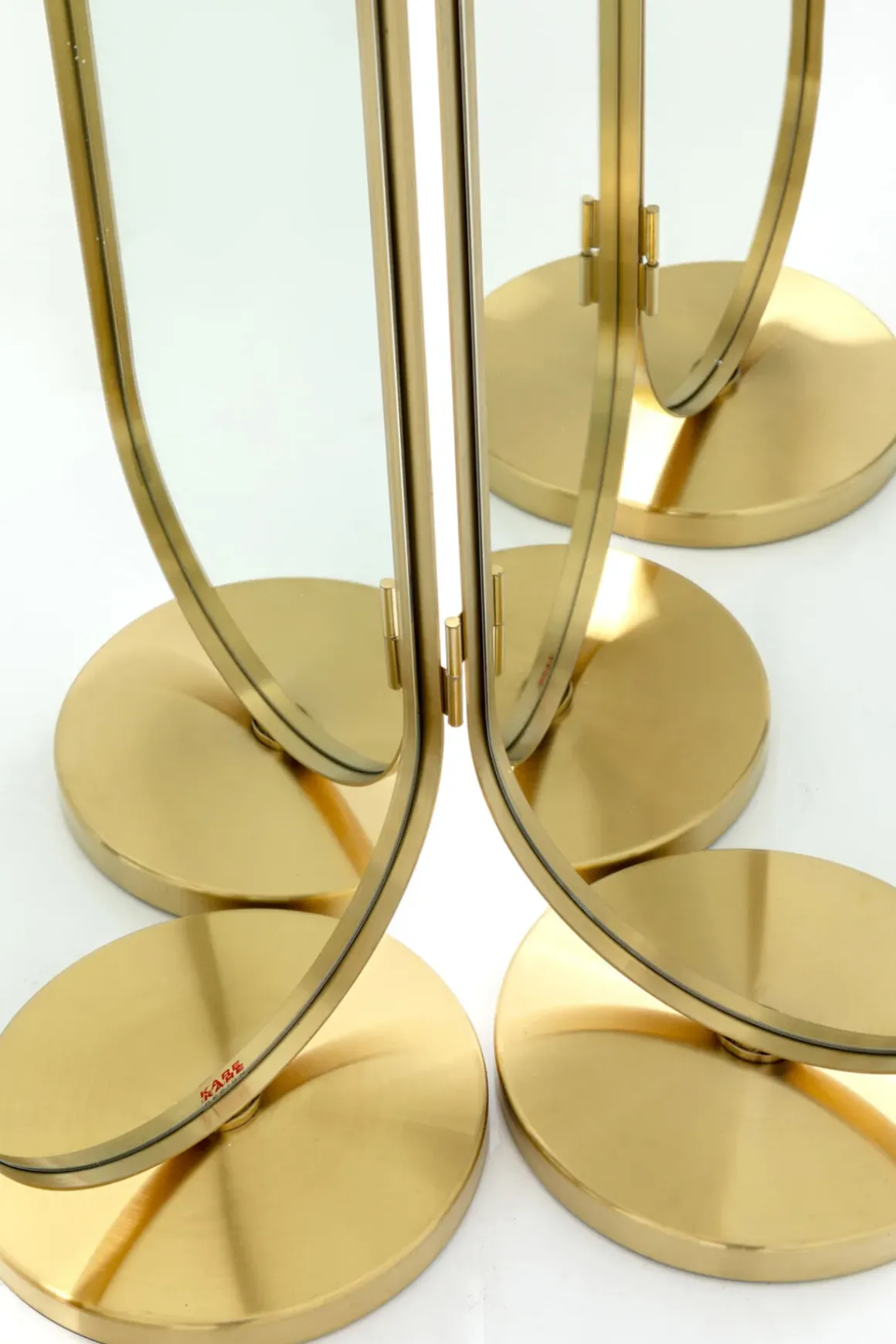Vikskärm Curve - Skärm av Spegelglas/ Borstad Mässing - KARE Design